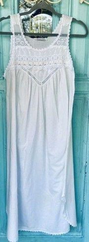 1970s Christian Dior White Lace Nightgown Sleeveless Size Med Lounge Dress