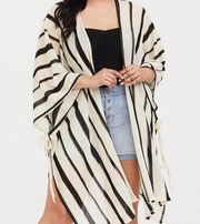 Torrid‎ Ivory & Black Stripe Ruana One Size