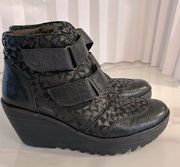 Fly London Yugo 684 fly textured print leather. EU Sz 39 = US Sz 8