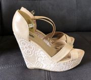 CHARLOTTE RUSSE Cream Platform Wedge Sandals S9