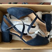 NWT Navy Journee Collection Foster Pump - Size 7.5 WIDE WIDTH