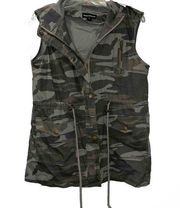 Zenana Outfitters Camouflage Hooded Sleeveless Vest Womens Size M Military Style