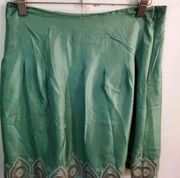 BCBG MAXAZRIA GREEN SKIRT SIZE 0. EMBROIDERED HEM. lined. 100% silk waist 28” l
