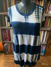 Peyton Jensen Evereve blue tie dye M scoop neck short sleeve flowy tunic