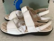 Soft walk women’s sandal leather size 9.5 M white SUNSET strapy ankle strap