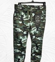 New With Tags VIP Camo Jogger Jeans Jrs Women 9/10