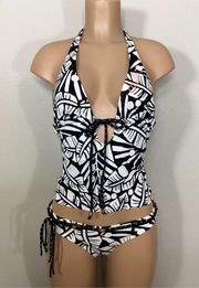 New. O’Neill black and white tropical tankini. S-top/M-bottom. Retails $108