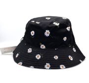 NWT Alice + Olivia x FabFitFun Reversible Bucket Hat Black & White Daisy Print