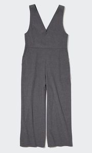 Uniqlo Gray V-Neck Wide Leg Jumpsuit Size Medium