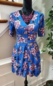 Band of Gypsies Women's Blue Floral V-Neck Short Sleeve Knee Length Dress Size S