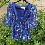 Yumi Kim 100% Silk Blue Floral Short Sleeve V-Neck Blouse Size Medium EUC!