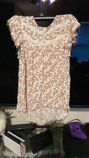 Adorable Top Great For Spring And Summer 