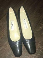 Etienne Aigner Navy and black pumps, 8N