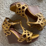 Lace woven fun statement wedges size 5.5