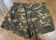 American Eagle vacay Camo Shorts XS