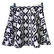 Everly Black and White Print Flare Mini Skirt Size Small