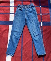 Vintage Bill Blass Jeans - high waisted medium wash denim 
Women’s size 10