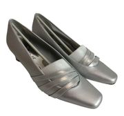 Easy Street Womens Entice Classic Pump Heel Silver Strappy Slip On Low 7.5 M