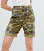 ASOS High Rise Camo Cuffed Denim Bermuda Shorts 8.5" Hi-Rise Green Size 4 A402