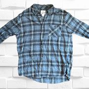 Women’s Medium Plaid Flannel Button Down Shirt • Long Sleeve Pocket