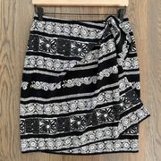 100% Silk Printed Wrap Skirt in Black and White Size Medium