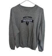 Vintage MLB New York Yankees Crewneck sweatshirt - has flaws 