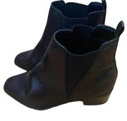 EUC New Look black pull on size 38 wide booties.