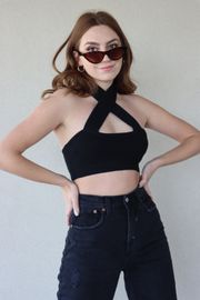 PEPPERMINT TWIST HALTER TOP BLACK