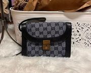 Authentic Vintage Gucci Blue Canvas GG and Leather Wristlet 💙​