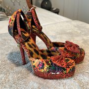 LOCO KOKO PLATFORM HEELS Long Gone Orange Print w/ Charm on Strap sz 9