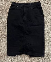 💃🏻 LIKE NEW  Denim Black Skirt with bottom slit on the back, size 6/28R