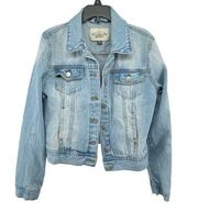 Ashley Vintage Charm Women’s Light Wash button Front Trucker Denim Jacket Small