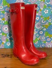 Hunter Women's Original Tall Gloss Rain Boots in Militery Red Size 6