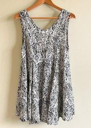 URBAN OUTFITTERS ECOTE LEAF PRINT BLOUSE TANK TOP WOMENS SIZE M BLACK WHITE