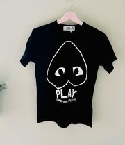 Play Comme des Garcons Black T-shirt with w White Logo Print in Size S