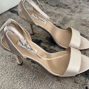 Nina new York heels in good condition only wore once. Size 7.5