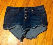 Cut off shorts. Worn a couple times women’s size 7