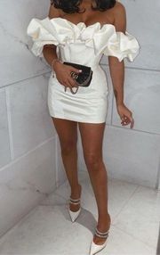 House of CB 'Selena' Ivory Satin Ruffle Strapless Dress size medium NWOT