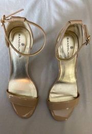 Bandolino Madia Tan Strappy Ankle Strap Dress Heels Sandals Size 8