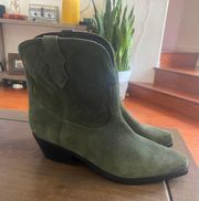 Texen Western Boot Size 8 in Olive Green Suede