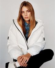 Zara White Cropped Puffer Jacket with Hoodie Size Medium