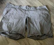 Old Navy womens chino style shorts size 30 plus size