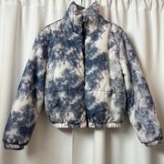 NWOT  Blue & White Tie Dye Cloud Pattern Puffer Jacket Size Medium