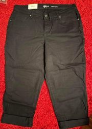 NWT-Style & Co- mid rise black capri denim-size 14