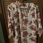 Floral rue21 blouse in nwot condition