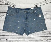 Time and Tru NWT Sz. 18 Light Blue Wash - Floral Embroidery Raw Hem Denim Shorts