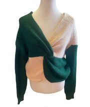 No Boundaries Green/Beige Color Block Knit Twist V-Neck Acrylic Cropped Long Sle