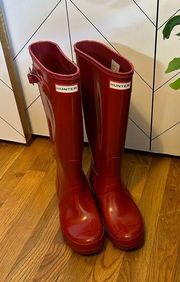 Hunter Women’s Original Tall Gloss Red Rain boots Size 7