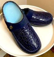 Spenco Alicia Blue Embossed Floral Leather Women’s Size W8 Slip On Mules Clogs