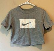 Nike  cropped tee